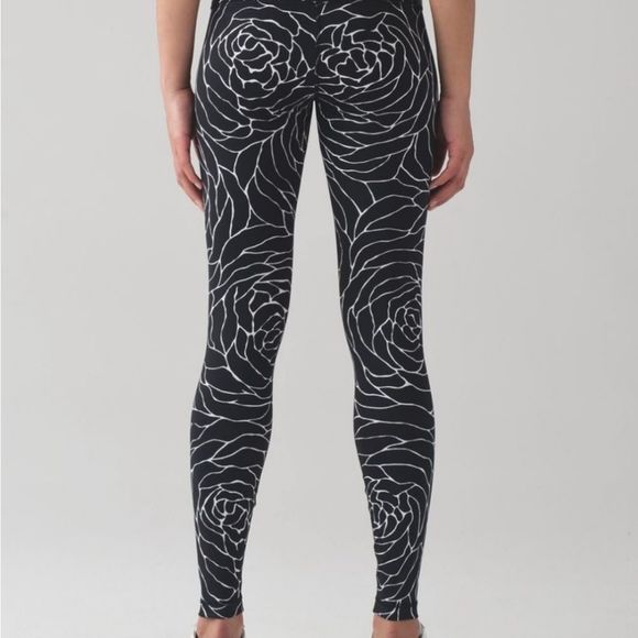 Lululemon Wunder Under Hi-Rise Tight (Full-On Luxtreme) Size 6 - Picture 2 of 12